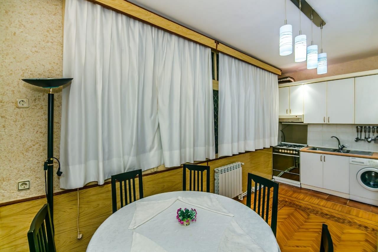 Апартаменты Apartment in Nizami street Fountain Square Баку